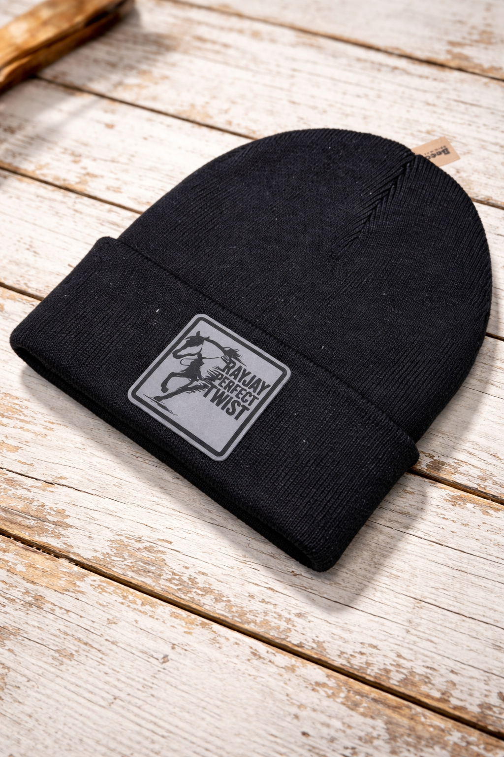 Personalisierte Beanie mit Lederpatch – Winter Mütze mit Logo  | Perfekt für Reiter & Outdoor