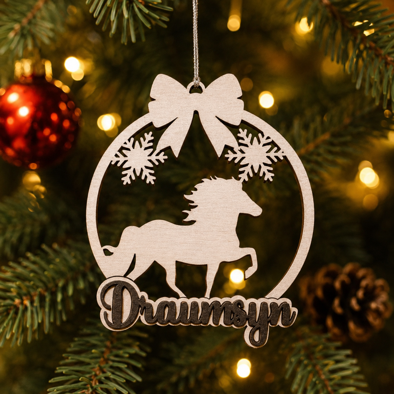Personalisierter Weihnachtsbaumschmuck mit Pferdemotiv