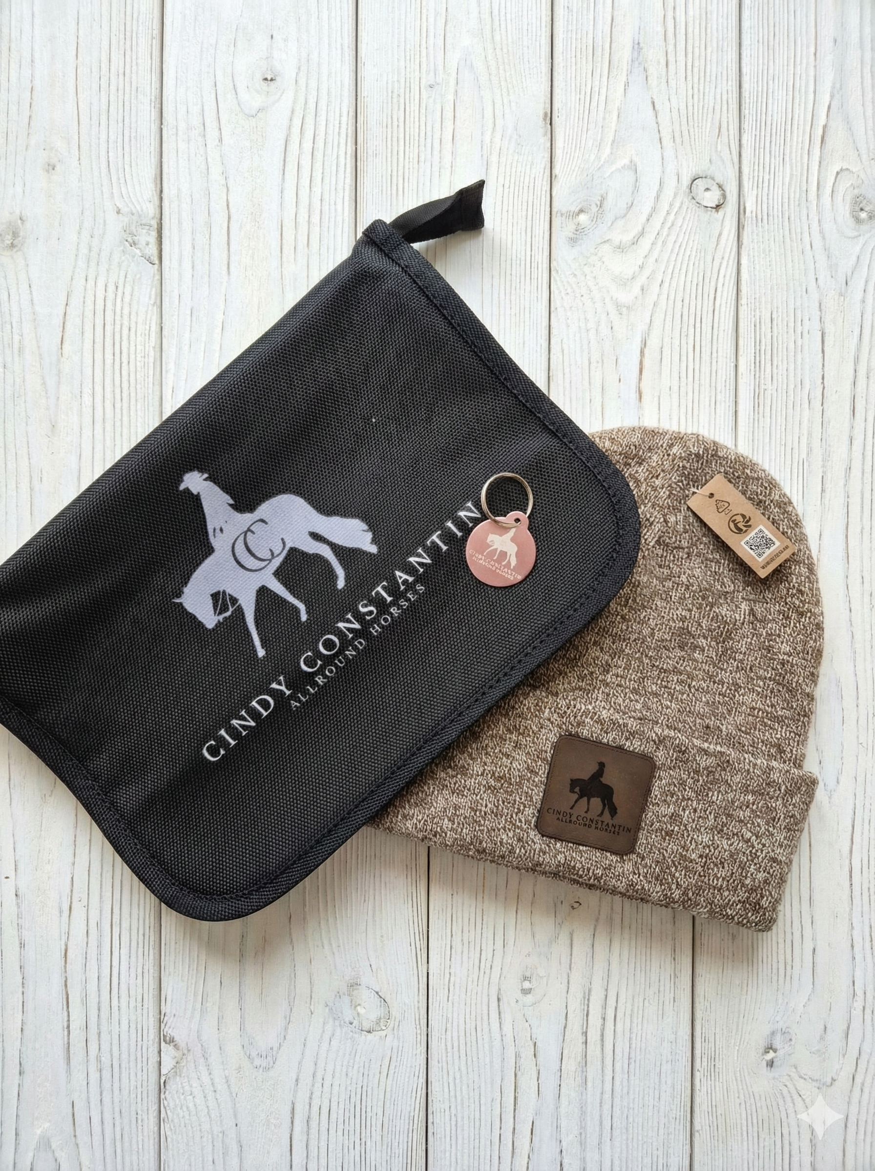 Personalisierte Beanie mit Lederpatch – Winter Mütze mit Logo  | Perfekt für Reiter & Outdoor