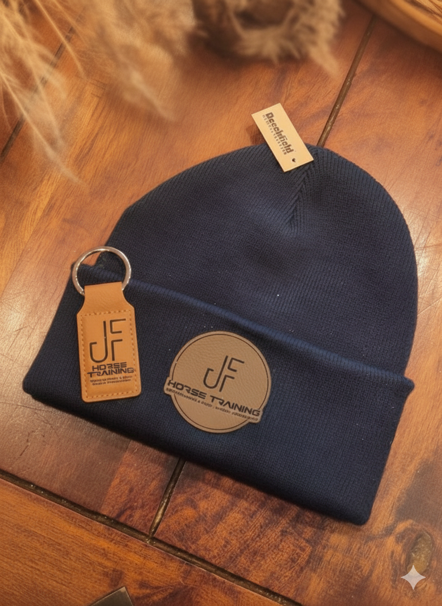 Personalisierte Beanie mit Lederpatch – Winter Mütze mit Logo  | Perfekt für Reiter & Outdoor